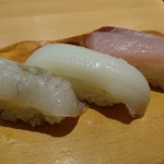 海鮮鮨市場 魚がし - 左から、平目・真イカ・ぶり（特価で各100円）