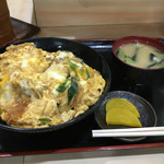富士 - カツ丼（ご飯半分）味噌汁、漬物付き