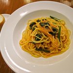 Piatto del Beone - ずわい蟹とほうれん草のトマトソーススパゲッティーとパン