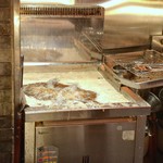 とんかつ マンジェ - 揚げてるよ(・∀・)