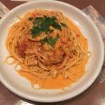 OSTERIA Naturale - B: ズワイガニ、北海道産帆立貝のスパゲティ トマトクリーム1,050円