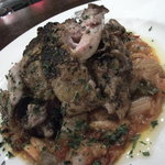 エスト! プロッシモ - 肉料理／ほろほろ鶏の網焼き、加曾利産エスト農園の白菜アラビアータ添え