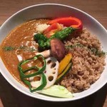 コウソカフェ ビオライズ - 旬のグリル野菜を乗せた18種類のこだわり野菜カレー