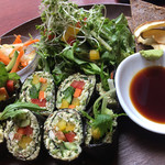 タヒチアン ノニ カフェ - ナッツの巻き寿司プレート