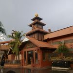 Koh-Lan-Ta Restaurant & Karaoke at Suvarnabhumi - 「Koh-Lan-Ta Restaurant & Karaoke at Suvarnabhumi」は、リゾートレストランな雰囲気で