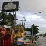 Koh-Lan-Ta Restaurant & Karaoke at Suvarnabhumi - たまに行くならこんな店は、スワンナプーム国際空港からほど近いエンタメレストラン「Koh-Lan-Ta Restaurant & Karaoke at Suvarnabhumi」です。