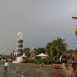 Koh-Lan-Ta Restaurant & Karaoke at Suvarnabhumi - 入口や駐車場を歩いている時点でも観光地に行ったかのような気分に浸れます。