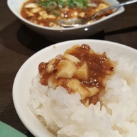 廣東料理 民生 ヒルトンプラザウエスト店 - スーパーランチ　麻婆豆腐　ごはんへ