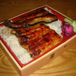 丸平川魚店 - 料理写真:特大うなぎ三つ切りのボリュームたっぷりのうな弁です