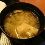 Tonkatsu Chuubou Takumi - 味噌汁は油揚げとネギ