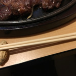 かずえ - 箸置きは、落花生です。