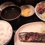 呑み食い亭 あいねぇ～ - さんま塩焼き+鶏の唐揚げ+ミニチャプチェ\700