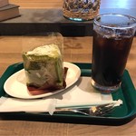 プロント - 京都宇治抹茶とホワイトチョコのシフォンケーキとアイスコーヒー。
            合計で税込500円。
            美味し。