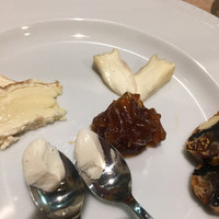 シャルキュ - チーズ各種。