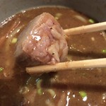 つけめん・らーめん活龍 - ゴロゴロとトロトロの焼豚が入っています。