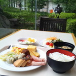 成田ゲートウェイホテル - 後ろの日本庭園