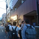 麺屋一燈 - １時間待ってこの辺