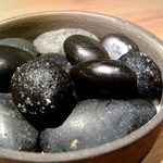 Crony - じゃがいもと豚肉 竹炭衣のコロッケ