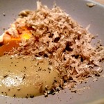 サマートリュフ、卵黄、クルミ、茄子、玉ねぎピューレ