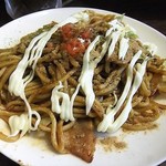 たこ焼居酒屋一番星 - 焼きそばアップ。マヨビームはお好みで。