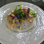 アキヒサ ハンダ - 古平産ミズダコのコンフィと芦別野菜