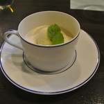 アキヒサ ハンダ - ほうじ茶のブランマンジェ