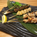 とうふ旬菜 心音 - 串焼き盛り合わせ（もも・ねぎま・ぼんぢり・つくね・ししとう）