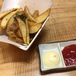 とうふ旬菜 心音 - フライドポテト（ハーブソルト）