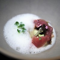 セルサルサーレ - 鰹とジュンサイ　湯葉のエスプーマ　焼き茄子のピュレ