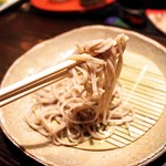 酒盃 - 1日限定15食の手打ちそばは、とても細く、繊細な上品な蕎麦でした。