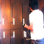 酒盃 - 予約者の名前が貼られた靴箱が用意してあります。