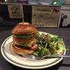 RICH GARDEN - 料理写真:ベーコンチーズバーガーとサラダ