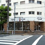 タカセ パン・洋菓子コーナー - 左側がレストランスペースです。