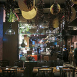 The Six Premium Cantonese - １F：お洒落なティールーム