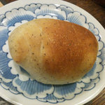 鎌倉パスタ - セットのバジルパン