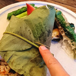 organ - 本日の鮮魚(ヒラメ)と生姜ライスのほお葉包み焼き