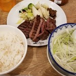 やみつきホルモン 利久 - 牛タン定食(３枚)