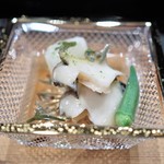 鮑　白だつ　じゅんさい　おくら　出汁浸し鮑