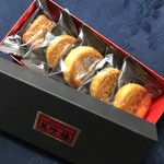 萬珍樓売店 - しっかりした箱に入っています