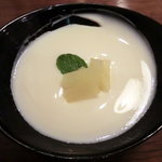 楽山 - 杏仁豆腐