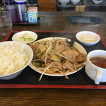 南京亭 - 肉野菜炒め定食