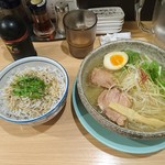 鶏塩冷やしラーメンとシラス丼