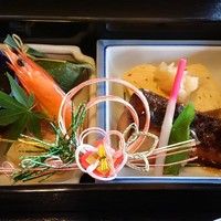 弁慶 - 弁慶朝食御膳
                
                八寸・・・金時草お浸し　氷室ちくわ　鰯の旨煮
                　　　　　海老沢煮　えびす寒天　笹巻麩
                焼物・・・本日の焼魚　出汁巻き　恥神