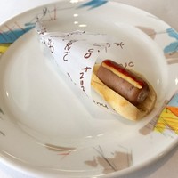 レストラン タニ - 遊び心のある、小さなホットドッグ