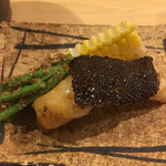 旬美にしかわ - 石鯛、皮目が凄い弾力です