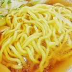 ラーメン大皇 - 麺は細めの中華麺。