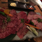 焼肉 433 - 赤身3種
      トモサンカク・シンシン・イチボ