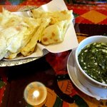 ロイヤルインドレストラン - サグカレー(ポーク)+チーズナン！