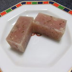 かんのや - さくらきんつば(割った様子)