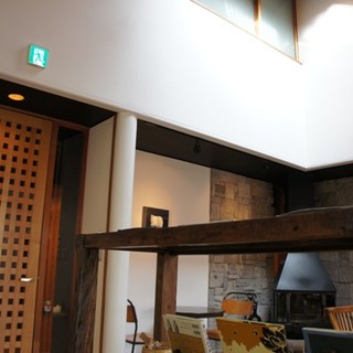 GALLERY.BOOK.CAFE DEN_2